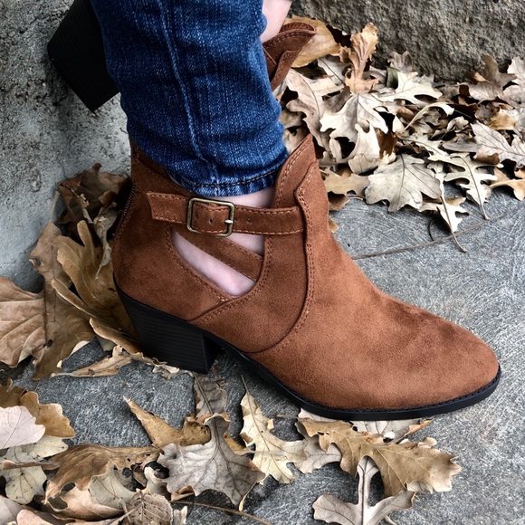 Brown buckled booties - Picture 7 of 7